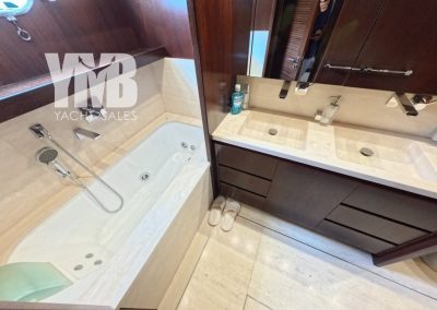 7.1 master cabin (4)