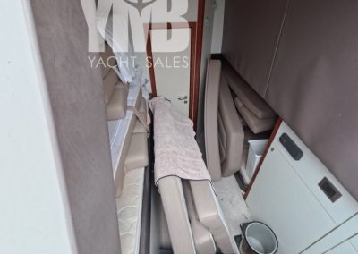 17 Crew cabin