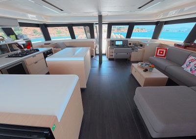 8 Saloon (1)